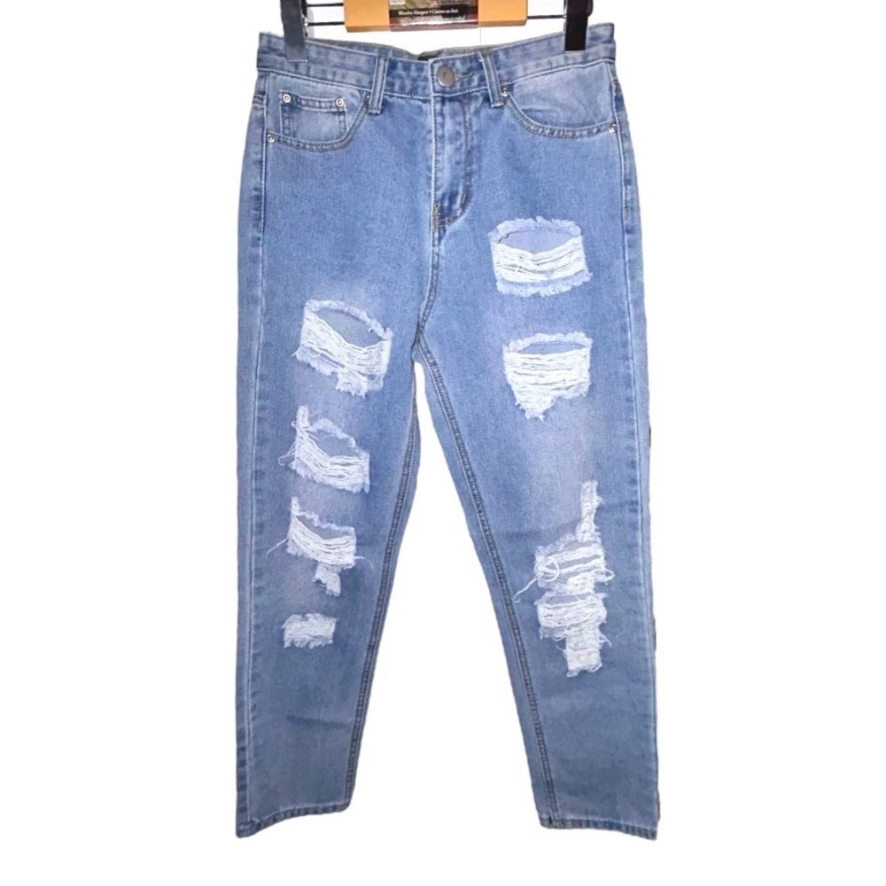 PrettyLittleThing Distressed Women Jeans